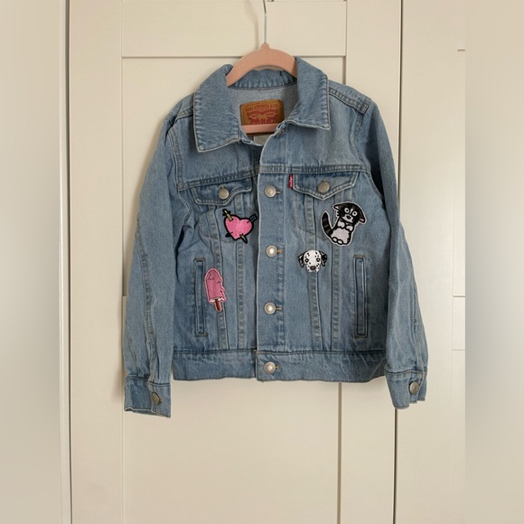 Levi’s little girls Sz 5/6 Kids Trucker Denim Jacket with curated patches - Picture 6 of 15